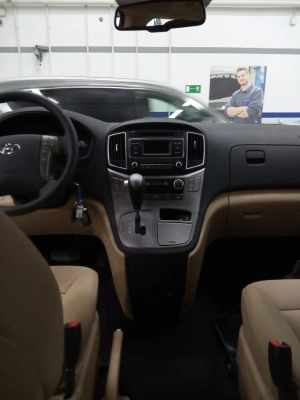 Hyundai H-1 (Grand Starex)